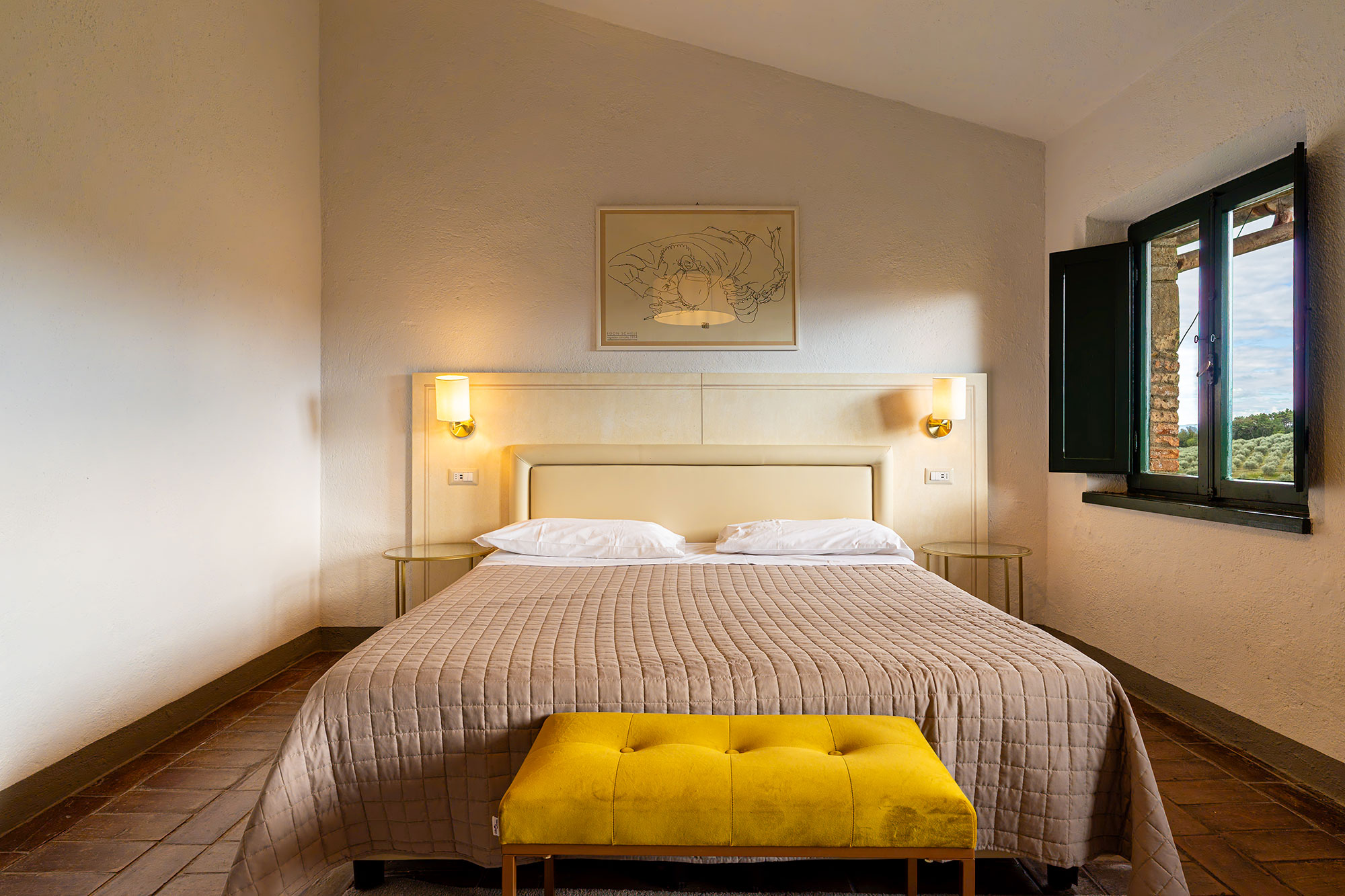 Des espaces généreux pour un confort authentique, entre la lumière naturelle et la vue sur la piscine