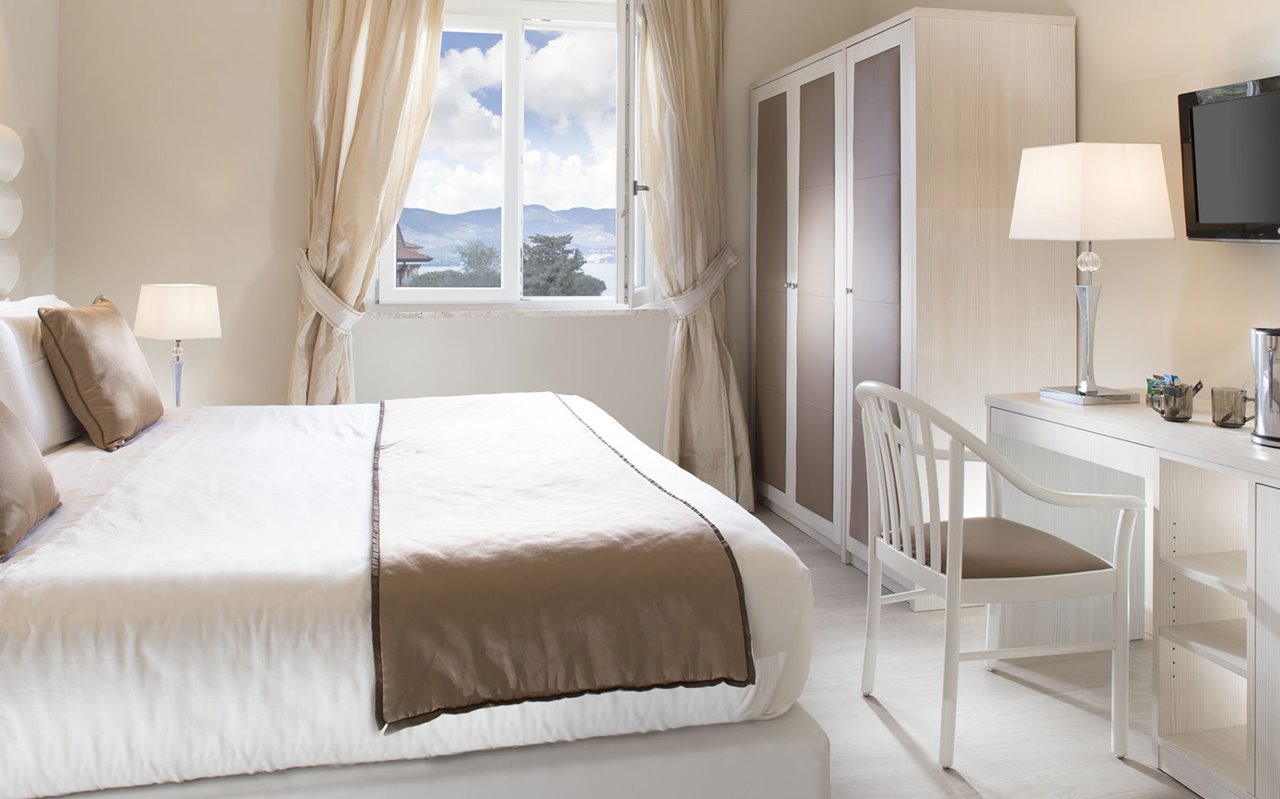 DataAccessLayer.WSR.ElementLanguageViewModel?.Header